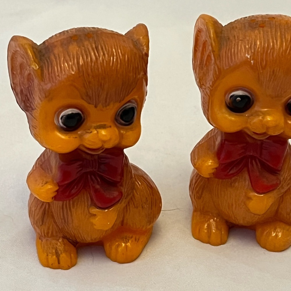 VTG Mouse Mice w/ Bow Salt & Pepper Shakers Hong Kong Sloppy Paint Job, Kitschy - Picture 4 of 6